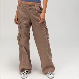 URBAN OUTFITTERS y2k cargo pants 🤎